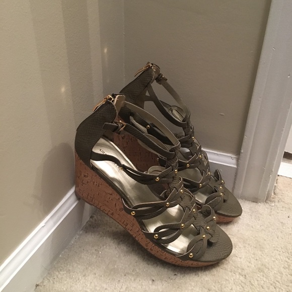 Shoes - Picture 5 of 5